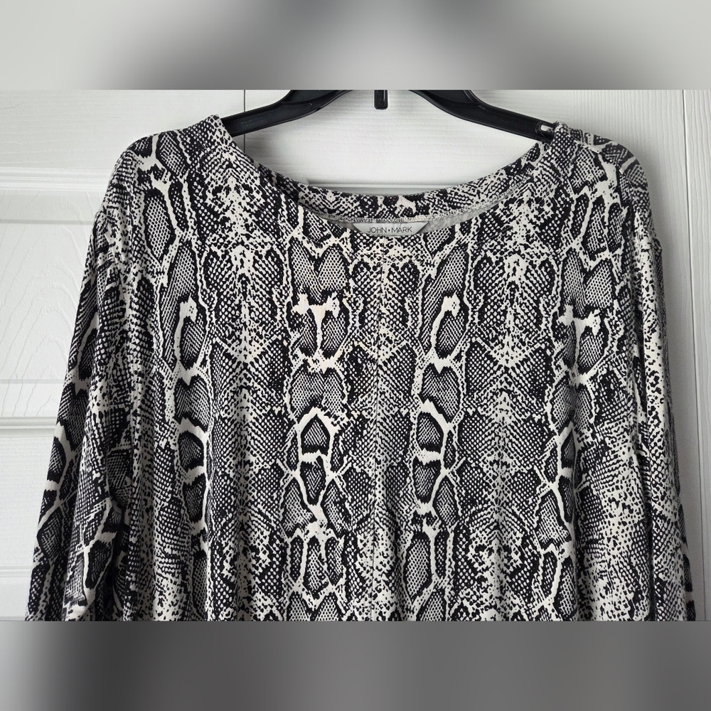 John Mark Snakeskin Print Tunic Top Size L - Picture 3 of 14